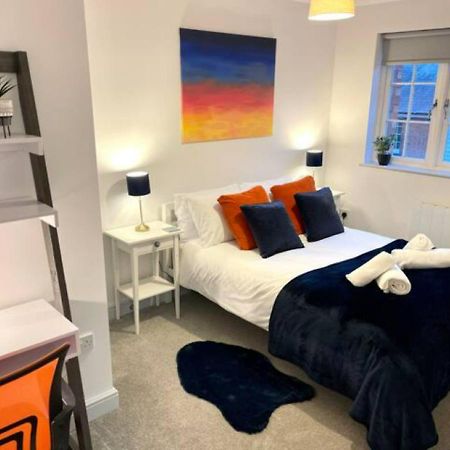 Bright & Cosy One Bedroom Apartment - 2 Beds - Perfect Base In Bishop'S Stortford Eksteriør billede